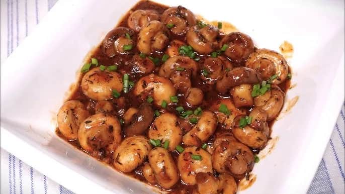 Jak gotować pieczarki do sałatki, aby były smaczne i chrupiące