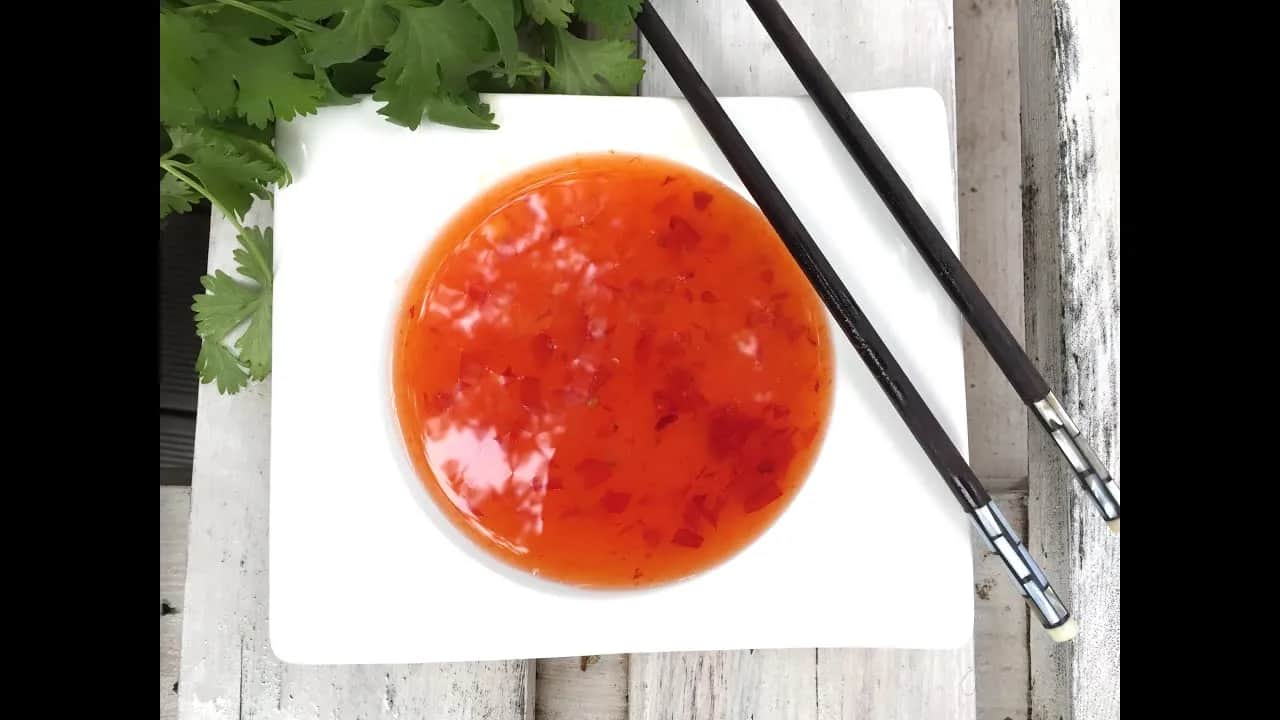 Szybki przepis na sos słodko-kwaśny, który zaskoczy Twoich gości