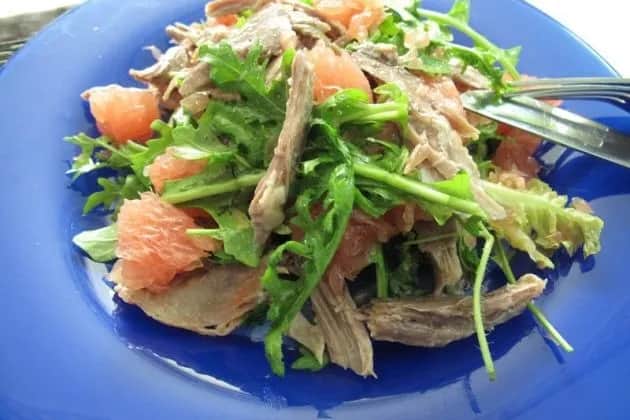 Jakie sałatki do gęsi pieczonej, które zachwycą Twoich gości?