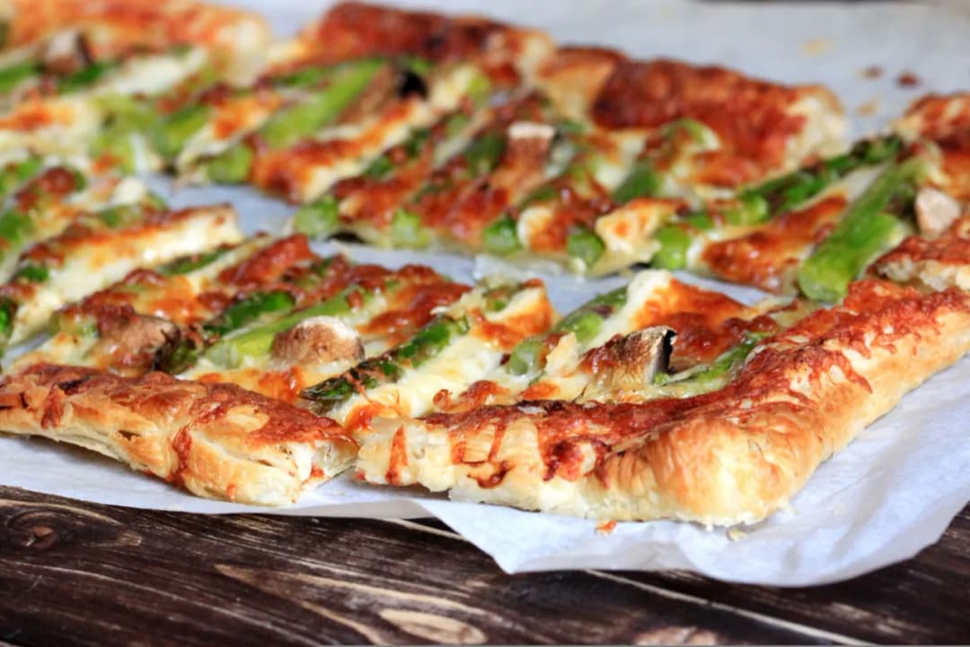 Szybkie i pyszne przepisy na kolacje z ciasta francuskiego, które zaskoczą