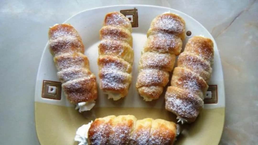 Przepis na rurki z ciasta półfrancuskiego, które zachwycą gości