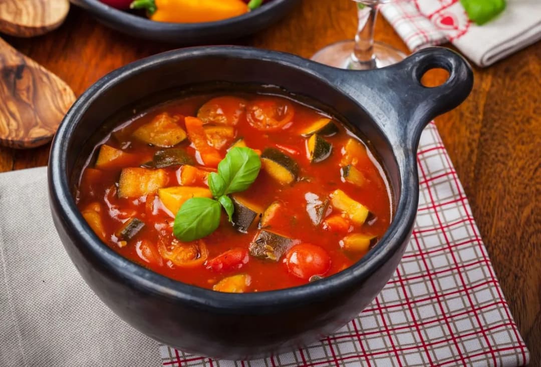 Jaką zupę na Sylwestra przygotować, aby zaskoczyć gości?