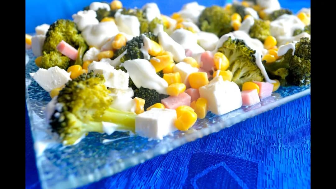 Jak zrobić sałatkę brokułową, która zaskoczy Twoich gości?