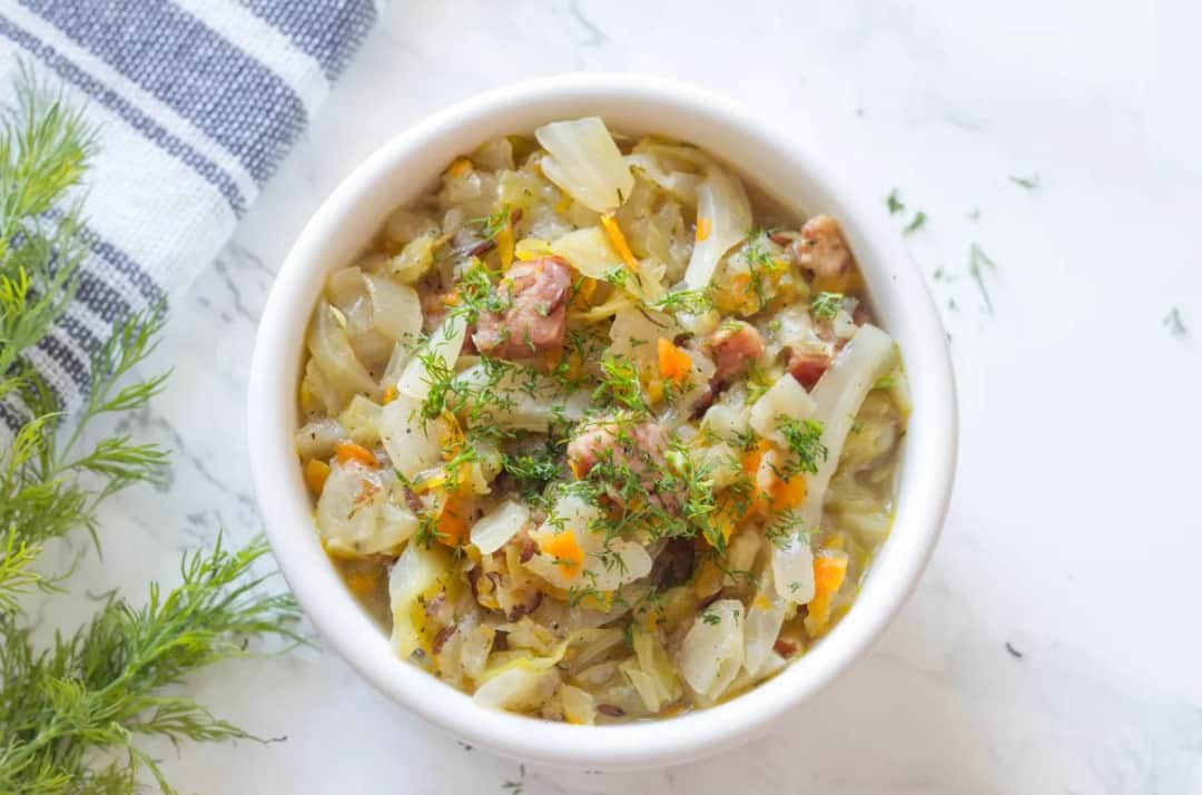 Co zrobić z młodej kapusty na obiad? Proste i pyszne przepisy