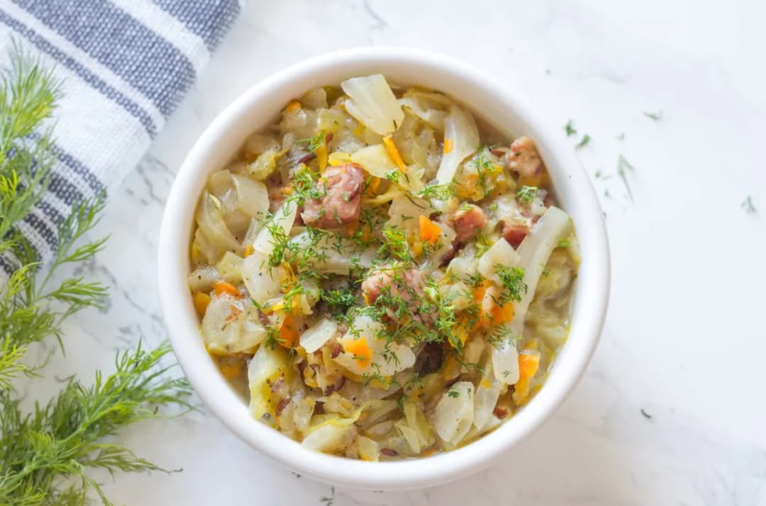 Co zrobić z młodej kapusty na obiad? Proste i pyszne przepisy