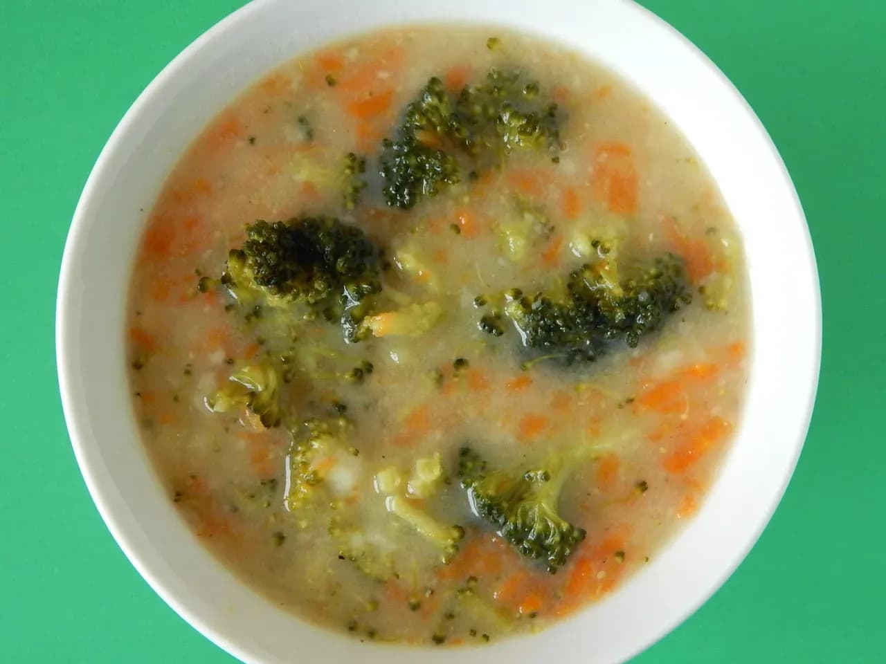 Jak ugotować zupę brokułową - prosty przepis na zdrowy obiad