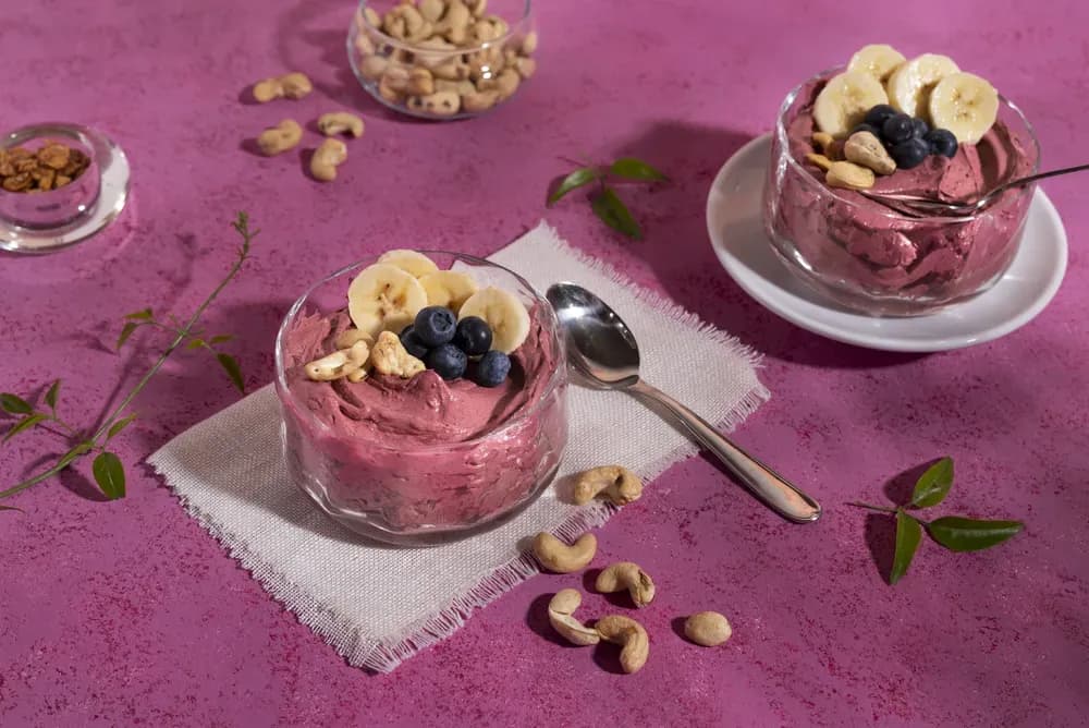 Co słodkiego na diecie? Zdrowe desery, które nie zrujnują planu dietetycznego