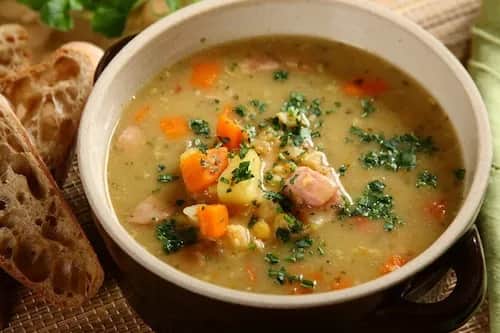 Jaką zupę na golonce wieprzowej przygotować na zimowe dni?